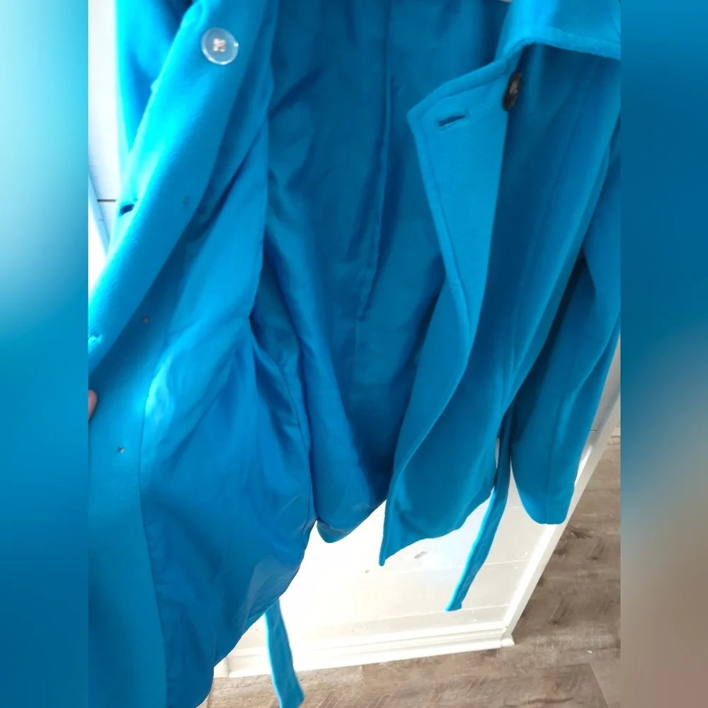 Old Navy Coat. - Picture 6 of 10